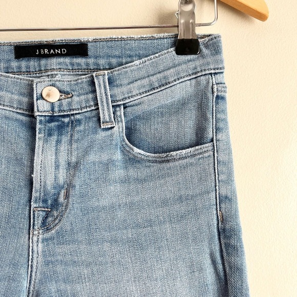 J Brand Capri Cropped Skinny Distressed Jeans in Surge Destruct,‎ Size 26 - Picture 5 of 11